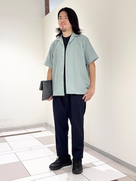 「アイテム（クラッチバッグ、グレー系）」を使った、及川さん（メンズ・170cm）の夏コーディネート