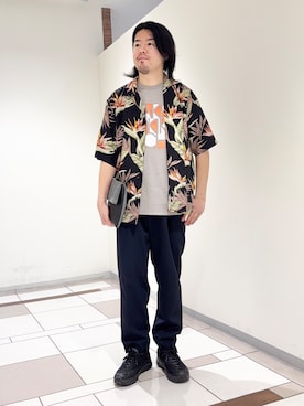 「TAKEO KIKUCHI（タケオキクチ）の【2WAY】ショルダー クラッチバッグ（クラッチバッグ、グレー系）」を使った、及川さん（メンズ・170cm）の春コーディネート