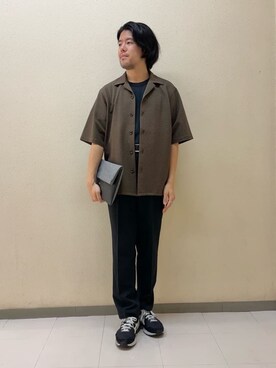 「アイテム（クラッチバッグ、グレー系）」を使った、及川さん（メンズ・170cm）の夏コーディネート