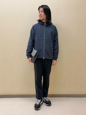 「アイテム（クラッチバッグ、グレー系）」を使った、及川さん（メンズ・170cm）の冬コーディネート