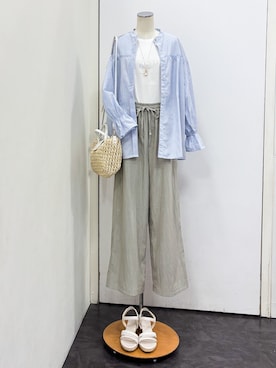 「grove（グローブ）の【貴島明日香さん着用／イージーケア／接触冷感】麻混スタンドギャザーシャツ（シャツ/ブラウス、ブルー系）」を使った、yukariさん（レディース・154cm）の春コーディネート