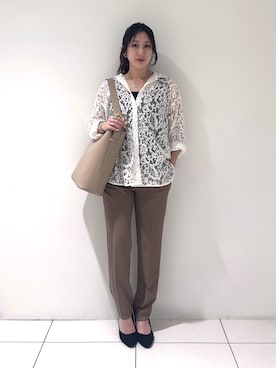 「INDIVI（インディヴィ）の【洗える／トレンド】大人レースシャツ（シャツ/ブラウス、ホワイト系）」を使った、そんさん（レディース・155cm）の秋コーディネート