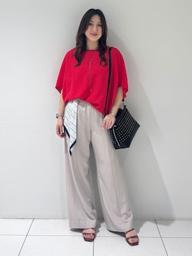 「INDIVI（インディヴィ）の【UVケア／接触冷感】ジョーゼットドルマンブラウス（シャツ/ブラウス、レッド系）」を使った、そんさん（レディース・155cm）の夏コーディネート