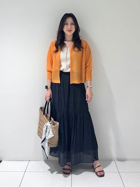 「INDIVI（インディヴィ）の【シアー／軽羽織】ドルマン袖ニットカーディガン（カーディガン/ボレロ、オレンジ系）」を使った、そんさん（レディース・155cm）の夏コーディネート