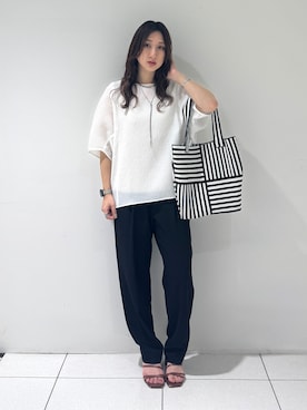 「INDIVI（インディヴィ）の【華奢見え】ジャカード ドルマントップス（Tシャツ/カットソー、ホワイト系）」を使った、そんさん（レディース・155cm）の夏コーディネート