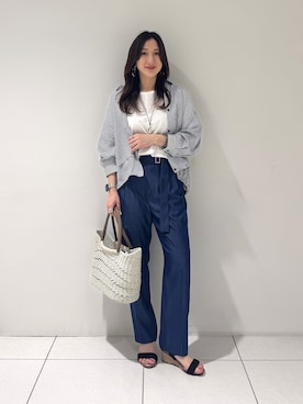 「INDIVI（インディヴィ）の【接触冷感／洗える／2WAY】ドロスト付 シアーシャンブレーシャツ（シャツ/ブラウス、ブルー系）」を使った、そんさん（レディース・155cm）の夏コーディネート