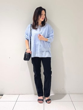 「INDIVI（インディヴィ）の【程よいシアー素材/洗える】バイカラーラメカーディガン（カーディガン/ボレロ、ブルー系）」を使った、そんさん（レディース・155cm）の春コーディネート