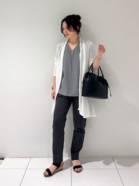 「INDIVI（インディヴィ）の【洗える／アンサンブル可能】シアースストライプカーディガン（カーディガン/ボレロ、ホワイト系）」を使った、そんさん（レディース・155cm）の夏コーディネート