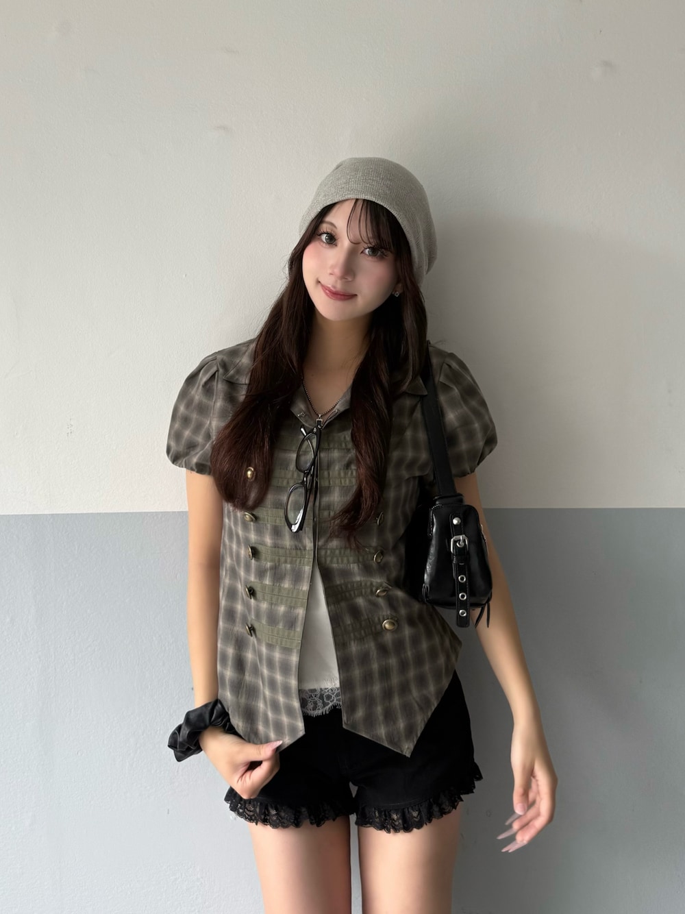 ナポレオンパフスリブラウスを使った人気ファッションコーディネート