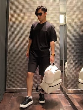 「ARMANI EXCHANGE（アルマーニエクスチェンジ）の【A|X アルマーニ エクスチェンジ】AXロゴ グラデーション 半袖クルーネックTシャツ/REGULAR+（Tシャツ/カットソー、ブラック系）」を使った、Toschiakiさん（メンズ・168cm）の夏コーディネート