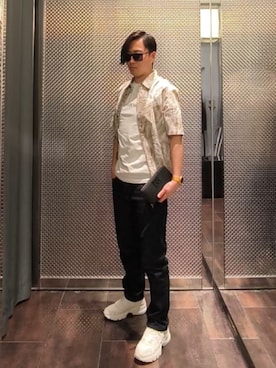 「ARMANI EXCHANGE（アルマーニエクスチェンジ）の【A|X アルマーニ エクスチェンジ】マルチカラーエンブロイダードロゴ 半袖クルーネックTシャツ/SLIM（Tシャツ/カットソー、ホワイト系）」を使った、Toschiakiさん（メンズ・168cm）の春コーディネート