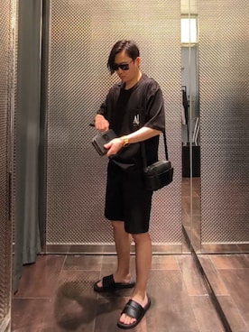 「ARMANI EXCHANGE（アルマーニエクスチェンジ）の【A|X アルマーニ エクスチェンジ】エンボスロゴ シャワーサンダル（サンダル、ブラック系）」を使った、Toschiakiさん（メンズ・168cm）の春コーディネート