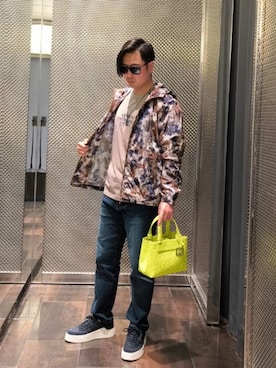「ARMANI EXCHANGE（アルマーニエクスチェンジ）の【A|X アルマーニ エクスチェンジ】AXロゴ グラデーション 半袖クルーネックTシャツ/REGULAR+（Tシャツ/カットソー、ベージュ系）」を使った、Toschiakiさん（メンズ・168cm）の春コーディネート