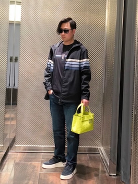 「ARMANI EXCHANGE（アルマーニエクスチェンジ）の【A|X アルマーニ エクスチェンジ】91ロゴ グラデーションラインディテール 半袖クルーネックTシャツ/REGULAR（EC限定カラー含）（Tシャツ/カットソー、ブルー系）」を使った、Toschiakiさん（メンズ・168cm）の春コーディネート