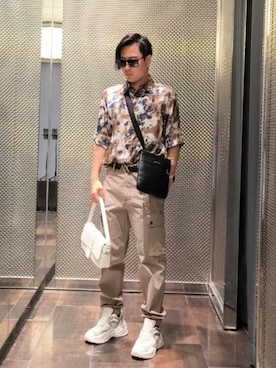 「ARMANI EXCHANGE（アルマーニエクスチェンジ）の【A|X アルマーニ エクスチェンジ】オールオーバープリント 半袖シャツ/BOXY（シャツ/ブラウス、ブラウン系）」を使った、Toschiakiさん（メンズ・168cm）の春コーディネート