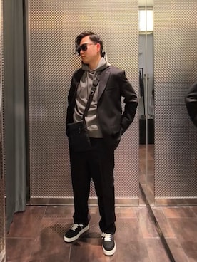 「ARMANI EXCHANGE（アルマーニエクスチェンジ）の【A|X アルマーニ エクスチェンジ】91ロゴ フーデッドスウェットプルオーバー（スウェット、グレー系）」を使った、Toschiakiさん（メンズ・168cm）の春コーディネート