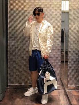 「ARMANI EXCHANGE（アルマーニエクスチェンジ）の【A|X アルマーニ エクスチェンジ】ダイアゴナルオールオーバーロゴ フーデッドナイロンジャケット（ナイロンジャケット、ベージュ系）」を使った、Toschiakiさん（メンズ・168cm）の夏コーディネート