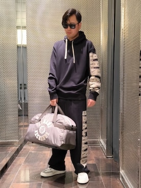 「ARMANI EXCHANGE（アルマーニエクスチェンジ）の【A|X アルマーニ エクスチェンジ】サイドロゴ スウェットパンツ（スウェットパンツ、ブルー系）」を使った、Toschiakiさん（メンズ・168cm）の秋コーディネート