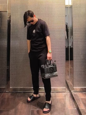 「ARMANI EXCHANGE（アルマーニエクスチェンジ）の【A|X アルマーニ エクスチェンジ】エンボスロゴ シャワーサンダル（サンダル、ブラック系）」を使った、Toschiakiさん（メンズ・168cm）の春コーディネート