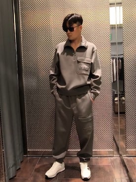 「ARMANI EXCHANGE（アルマーニエクスチェンジ）の【A|X アルマーニ エクスチェンジ】91ロゴ ハーフジップスウェットプルオーバー（スウェット、グレー系）」を使った、Toschiakiさん（メンズ・168cm）の夏コーディネート