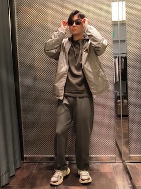 「ARMANI EXCHANGE（アルマーニエクスチェンジ）の【A|X アルマーニ エクスチェンジ】オールオーバーロゴ リバーシブル フーデッドブルゾン（ナイロンジャケット、ホワイト系）」を使った、Toschiakiさん（メンズ・168cm）の夏コーディネート
