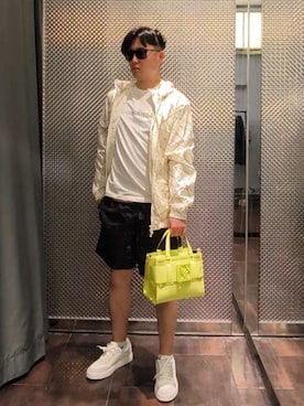 「ARMANI EXCHANGE（アルマーニエクスチェンジ）の【A|X アルマーニ エクスチェンジ】ダイアゴナルオールオーバーロゴ フーデッドナイロンジャケット（ナイロンジャケット、ベージュ系）」を使った、Toschiakiさん（メンズ・168cm）の夏コーディネート