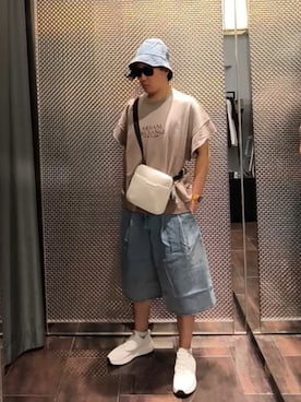「ARMANI EXCHANGE（アルマーニエクスチェンジ）の【A|X アルマーニ エクスチェンジ】AXロゴ デニムバケットハット（ハット、ブルー系）」を使った、Toschiakiさん（メンズ・168cm）の春コーディネート