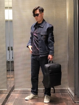 「ARMANI EXCHANGE（アルマーニエクスチェンジ）の【A|X アルマーニ エクスチェンジ】エンボスロゴ スクエア バックパック（バックパック/リュック、ブラック系）」を使った、Toschiakiさん（メンズ・168cm）の夏コーディネート
