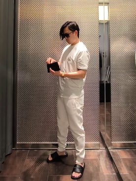 「ARMANI EXCHANGE（アルマーニエクスチェンジ）の【A|X アルマーニ エクスチェンジ】エンボスロゴ シャワーサンダル（サンダル、ブラック系）」を使った、Toschiakiさん（メンズ・168cm）の春コーディネート