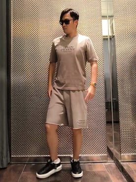 「ARMANI EXCHANGE（アルマーニエクスチェンジ）の【A|X アルマーニ エクスチェンジ】AXロゴ グラデーション 半袖クルーネックTシャツ/REGULAR+（Tシャツ/カットソー、ベージュ系）」を使った、Toschiakiさん（メンズ・168cm）の夏コーディネート