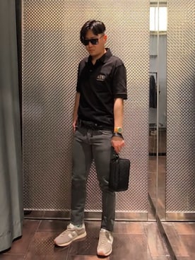 「ARMANI EXCHANGE（アルマーニエクスチェンジ）の【A|X アルマーニ エクスチェンジ】AXロゴパッチ 半袖ポロシャツ/REGULAR（ポロシャツ、ブラック系）」を使った、Toschiakiさん（メンズ・168cm）の春コーディネート