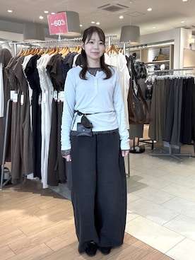 「GLOBAL WORK（グローバルワーク）のサラサラヘンリーネック長袖プルオーバー/1017895（Tシャツ/カットソー、ブルー系）」を使った、wakame 𓈒𓏸さん（レディース・160cm）の秋コーディネート