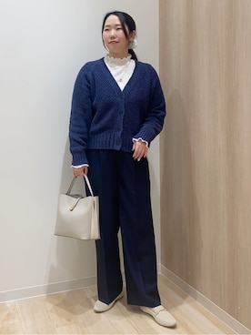 「grove（グローブ）の高評価！【洗える】リラックスして着たい、Vネックカーディガン（カーディガン/ボレロ、ブルー系）」を使った、那須 花絵さんの冬コーディネート