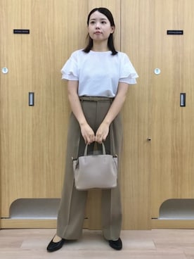 「AOYAMA（アオヤマ）のヨークフリルサッカーブラウス【半袖】（シャツ/ブラウス、ホワイト系）」を使った、SUIT SQUAREさん（レディース・157cm）の春コーディネート