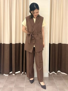 「SUIT SQUARE（スーツスクエア）のタックワイドパンツ／ウォッシャブル／UVカット／BREEZE COOL／無地／BIYORI UP（スーツパンツ、ブラウン系）」を使った、SUIT SQUAREさん（レディース・159cm）の夏コーディネート