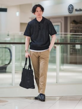 「FLAT（フラット）のFLAT／シアーサマーニットポロ／半袖／ウォッシャブル／ペーパーニット／無地（ポロシャツ、ブラック系）」を使った、SUIT SQUAREさん（メンズ・186cm）の春コーディネート