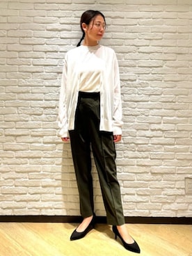 「SUIT SQUARE（スーツスクエア）のVネックシア―カーディガン 長袖 ウォッシャブル UVカット 接触冷感 無地（カーディガン/ボレロ、ホワイト系）」を使った、SUIT SQUAREさん（レディース・159cm）の夏コーディネート