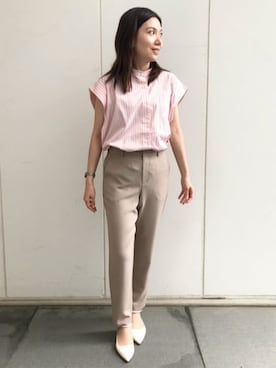 「AOYAMA（アオヤマ）の【手軽スーツ・パンツ】ビジネスからカジュアルまで◎テーパードパンツ/ベージュ/9分丈｜通勤＆オフィス＆入卒｜自宅で洗える・防シワ・撥水加工・セットアップ着用可｜ゼロプレッシャースーツ｜（スーツパンツ、ベージュ系）」を使った、SUIT SQUAREさん（レディース・159cm）の夏コーディネート