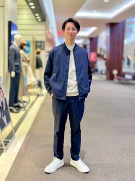 「FLAT（フラット）のFLAT テーパードパンツ ウォッシャブル ストレッチ 速乾 シルキーツイル 無地 裾上げ済み（スラックス、ブルー系）」を使った、SUIT SQUAREさん（メンズ・186cm）の春コーディネート