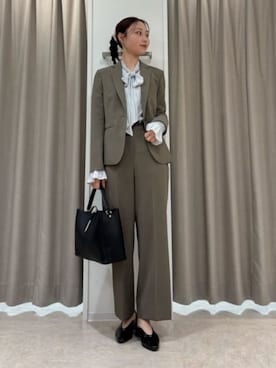 「SUIT SQUARE（スーツスクエア）のボウタイブラウス／ウォッシャブル／接触冷感／割繊ポリエステル／無地（シャツ/ブラウス、ブルー系）」を使った、SUIT SQUAREさん（メンズ・186cm）の春コーディネート