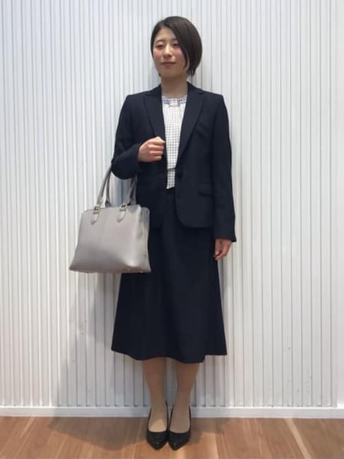 定番的で飽きの来ないデザイン】美しいドレープ性と落ち感が◎フレア