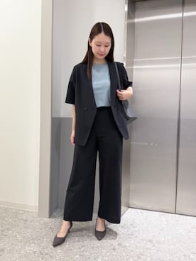 「SUIT SQUARE（スーツスクエア）のクルーネックTシャツ 半袖 ウォッシャブル 接触冷感 レーヨンポンチ 無地（Tシャツ/カットソー、ブルー系）」を使った、SUIT SQUAREさん（レディース・159cm）の夏コーディネート