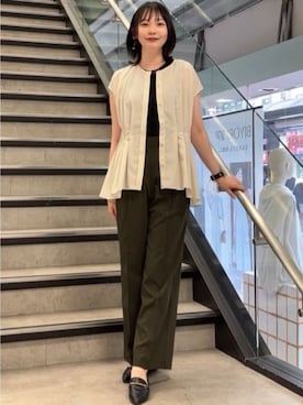 「SUIT SQUARE（スーツスクエア）のラウンドネックタックブラウス ウォッシャブル ソフトクロス 無地（シャツ/ブラウス、ベージュ系）」を使った、SUIT SQUAREさん（レディース・159cm）の夏コーディネート