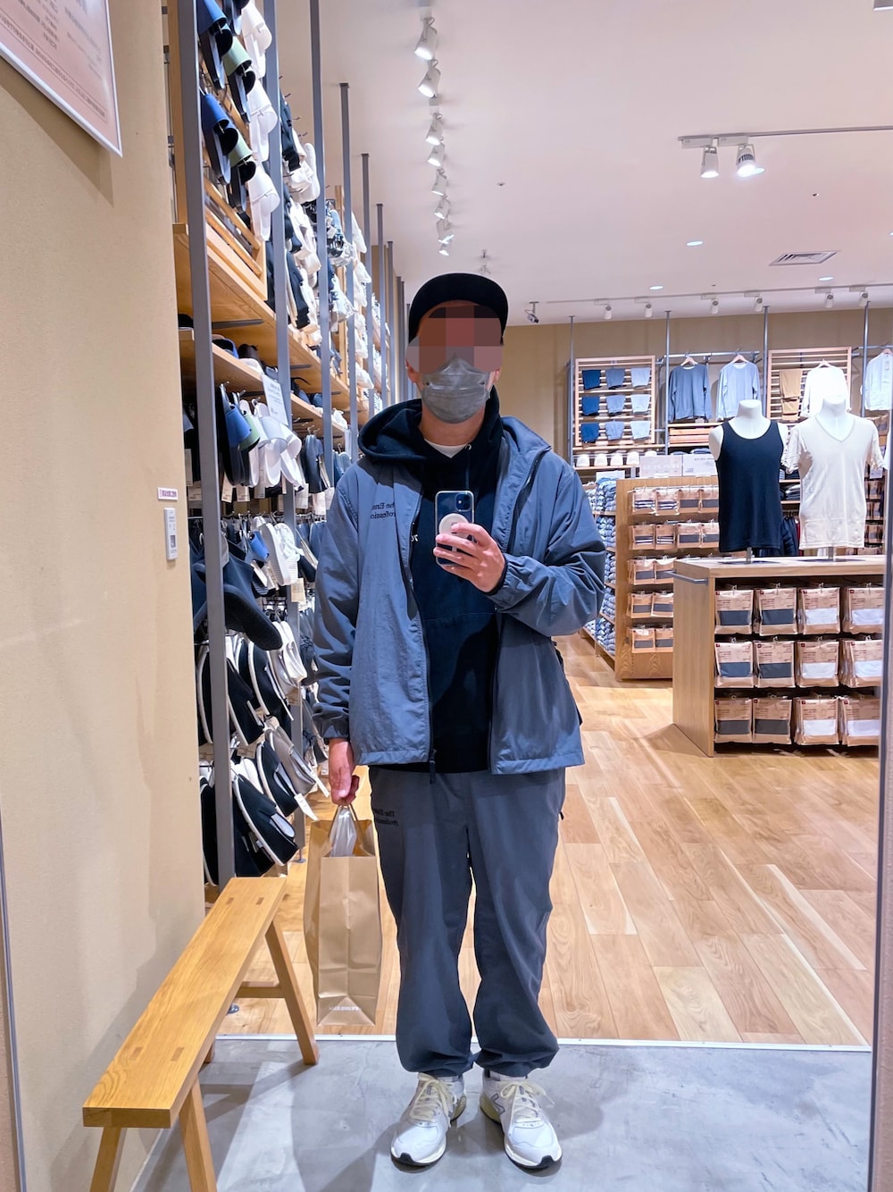 「thisisneverthat、ennoy、スタイリスト私物、SEESEE、700fill、休日スタイル、カジュアルコーデ、シンプルコーデ、カジュアル、シャカシャカ、セットアップ」｜「ENNOYのアイテム（その他パンツ、ブルー系）」を使った、927.JPさん（メンズ・174cm）の春コーディネートの1枚目の写真