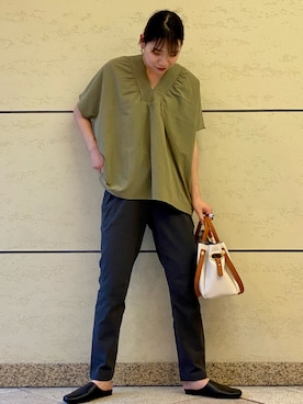 「URBAN RESEARCH DOORS（アーバンリサーチドアーズ）のピンタックギャザーVネックブラウス（シャツ/ブラウス）」を使った、マリンさん（レディース・165cm）の夏コーディネート