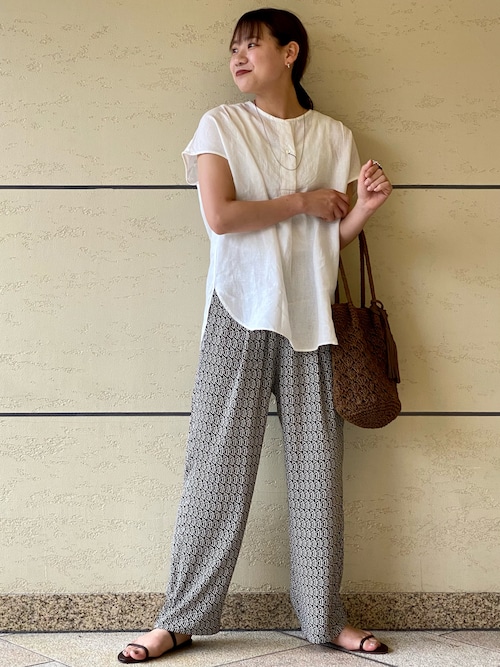 【バンダナ柄でコーデのポイントに】HERMES サンダル≪シプレ≫ どっちもかわいい🤍🖤 . . . #コーデ#エルメス#シプレ#サンダル