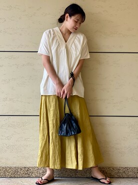 「URBAN RESEARCH DOORS（アーバンリサーチドアーズ）のピンタックギャザーVネックブラウス（シャツ/ブラウス）」を使った、マリンさん（レディース・165cm）の夏コーディネート