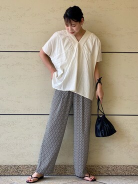 「URBAN RESEARCH DOORS（アーバンリサーチドアーズ）のピンタックギャザーVネックブラウス（シャツ/ブラウス）」を使った、マリンさん（レディース・165cm）の夏コーディネート