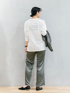 「サテンパンツ」｜「アイテム（その他アウター）」を使った、おさやさん（レディース・167cm）の秋コーディネート
