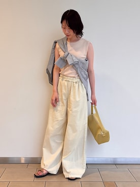 「ITEMS URBANRESEARCH（アイテムズ アーバンリサーチ）のイージーワイドパンツ（その他パンツ、ベージュ系）」を使った、れいかさん（レディース・153cm）の夏コーディネート